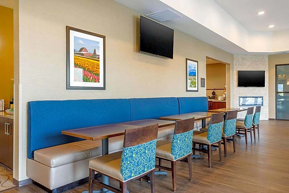 Comfort Suites Burlington near I-5