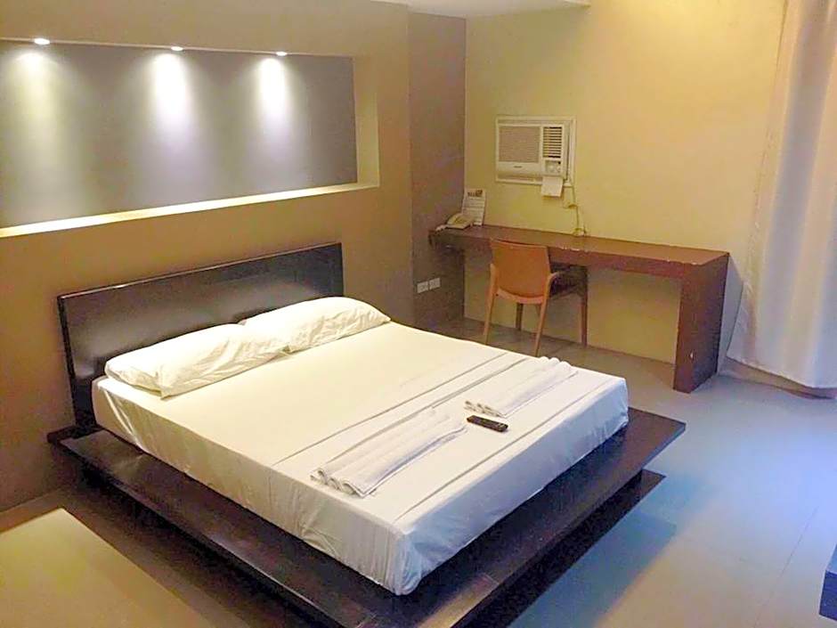 West Gate Hotel