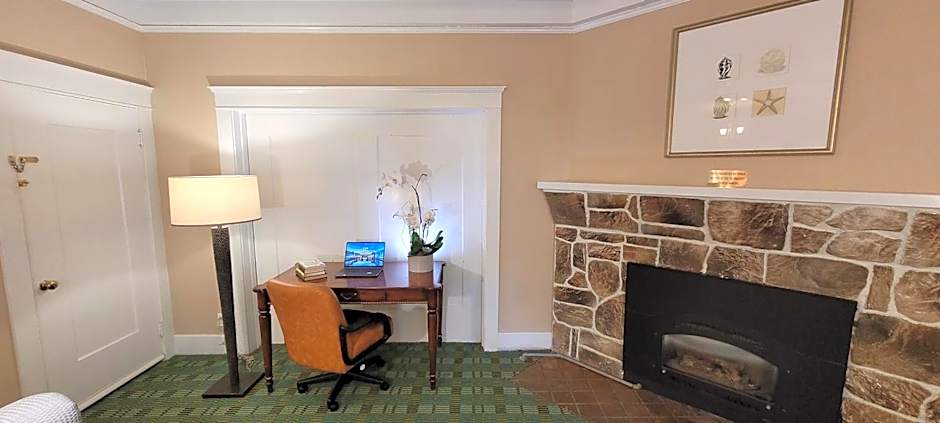 Butterfly Grove Inn