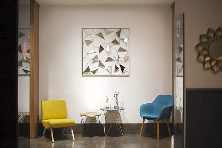 Petit Palace Tres Cruces