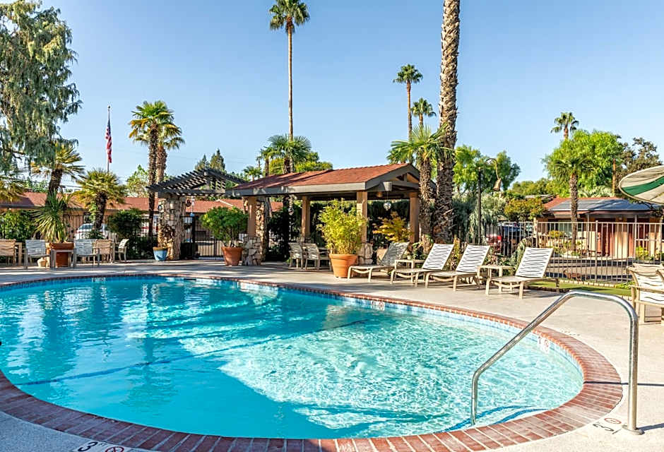 Adelaide Inn