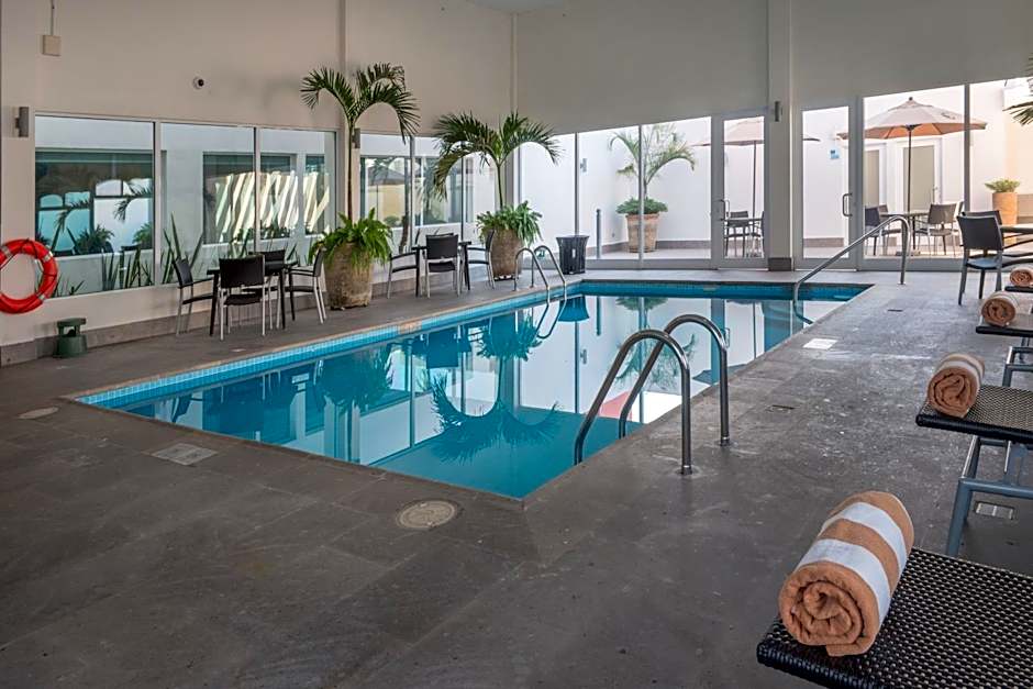 Holiday Inn Express & Suites Silao Aeropuerto Terminal By IHG