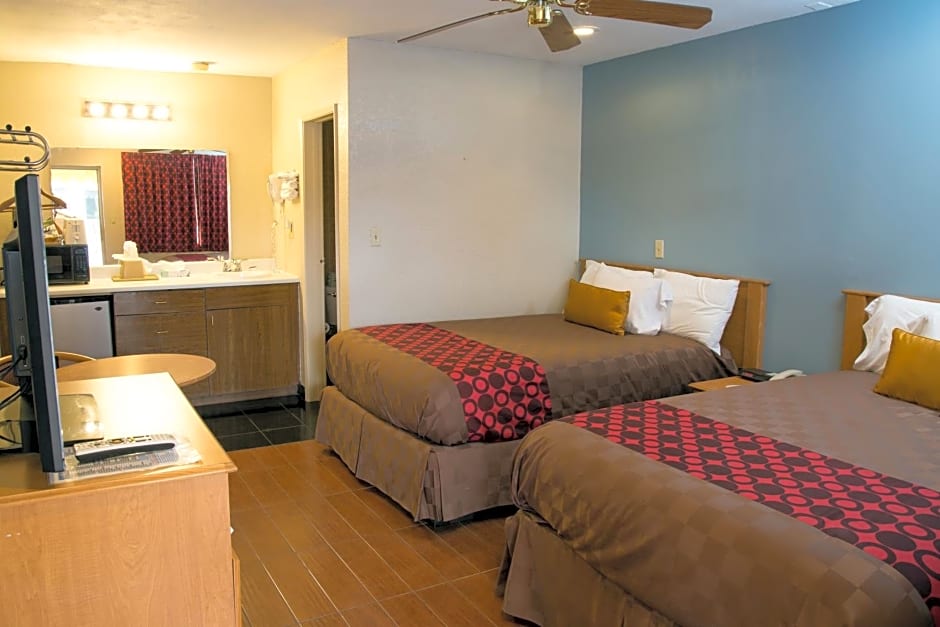 Townhouse Inn and Suites