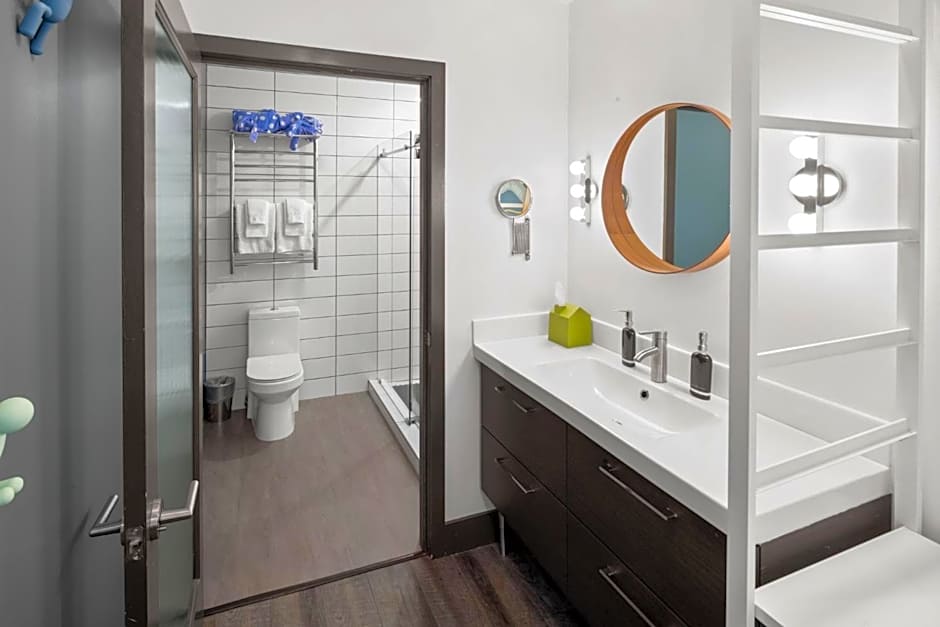 Silverbow Inn Hotel & Suites