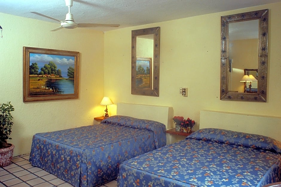Hotel Mercurio - Caters to Gay Men