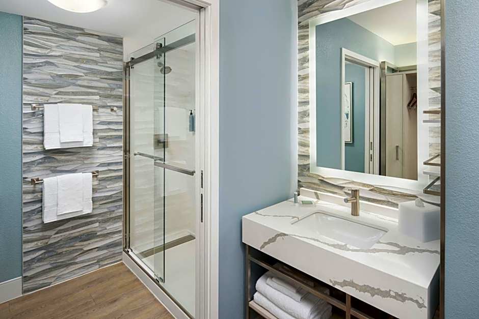 Courtyard by Marriott Charleston Waterfront