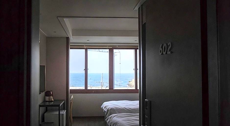 Check Inn Hotel
