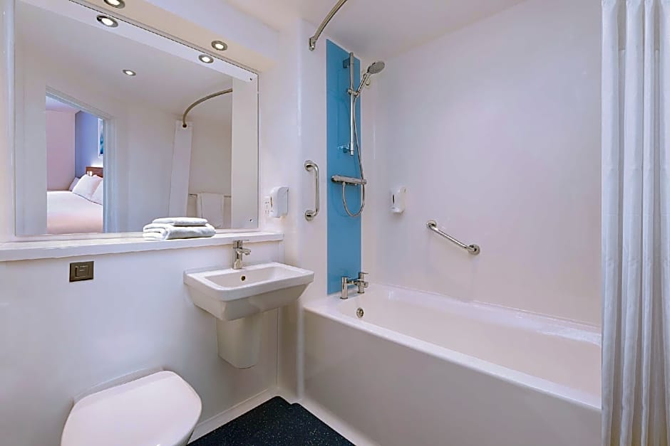 Travelodge Bristol Severn View M48