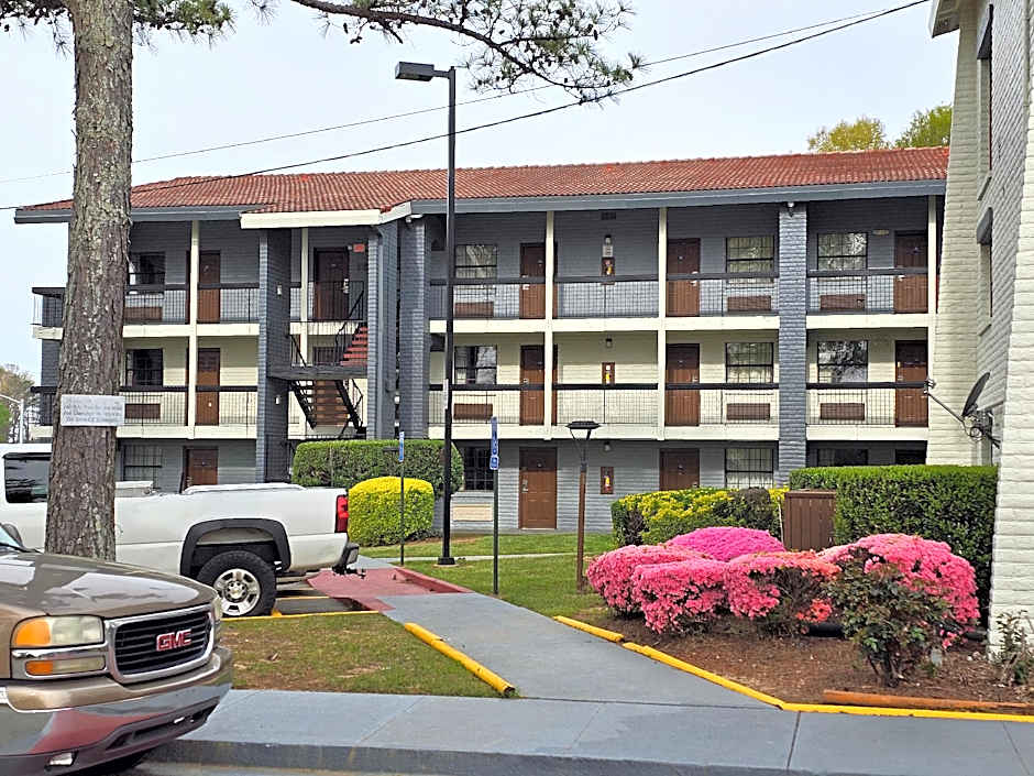 Knights Inn - Lithonia