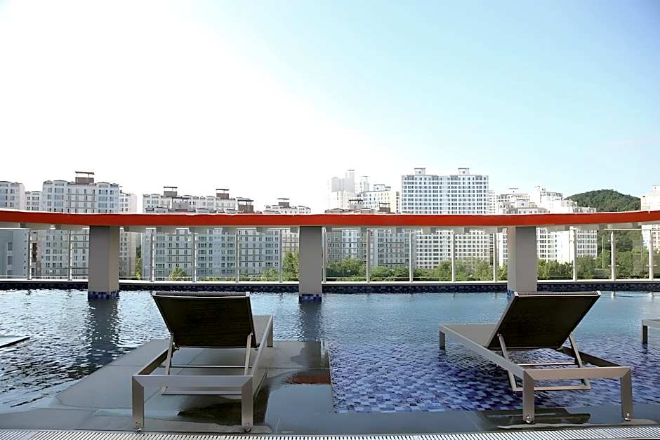 CM Park Hotel