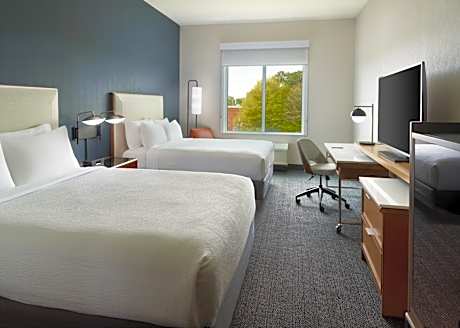 Standard Queen Room with Two Queen Beds and Adapted Tub - Mobility Accessible