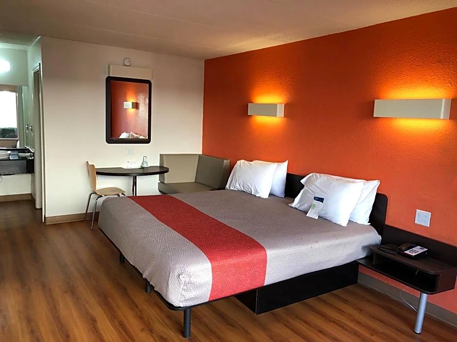 Motel 6-Brunswick, GA