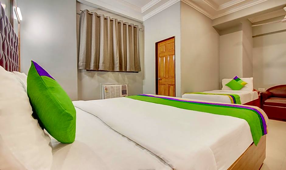 Treebo Cruz Royale Santacruz West