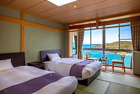 Standard Twin Room with Sea View
