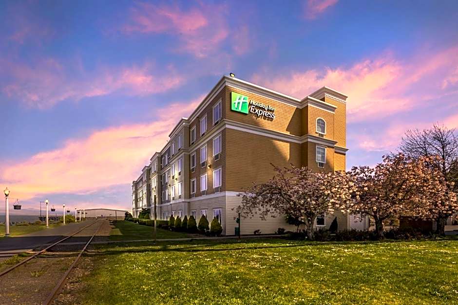 Holiday Inn Express Hotel & Suites Astoria By IHG