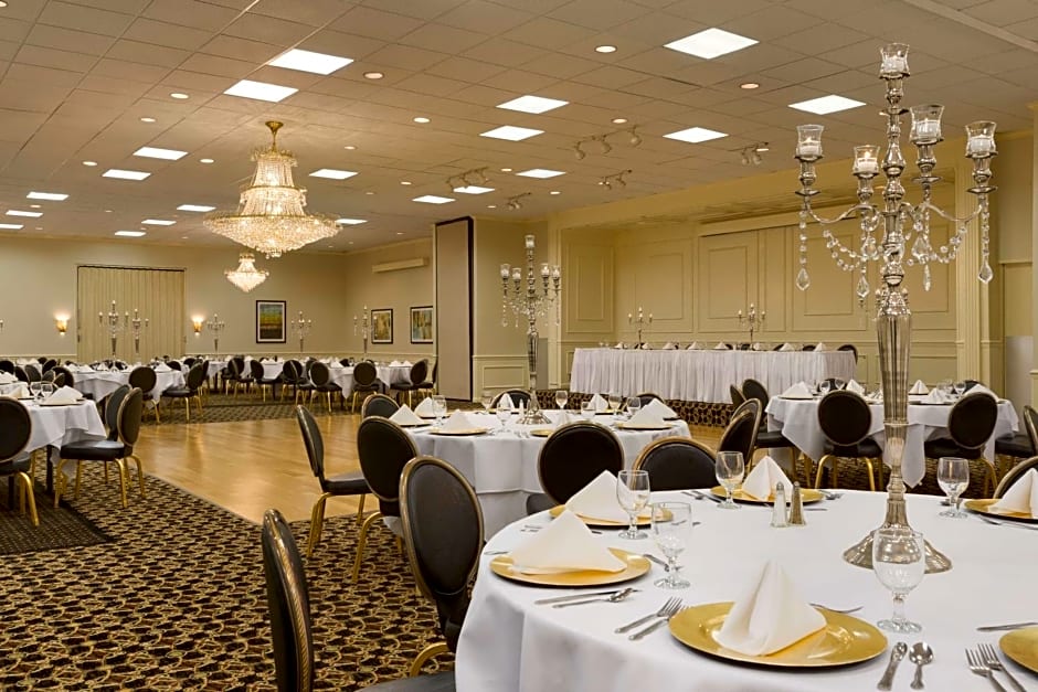 Park Inn By Radisson Sharon