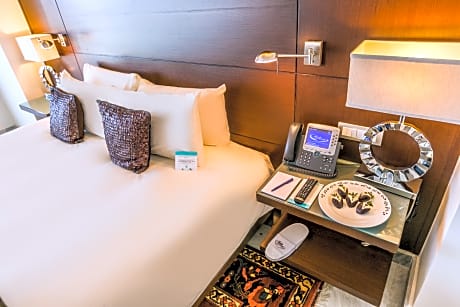 MASTER KING SIZE BED DIAMANTE VIEW