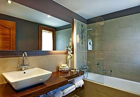 Junior Suite with Spa Access