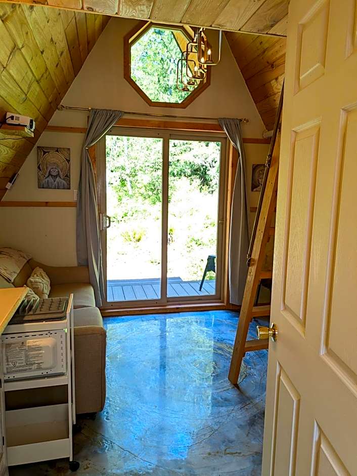 Tree Ring Cabin on 33 Acre Farm