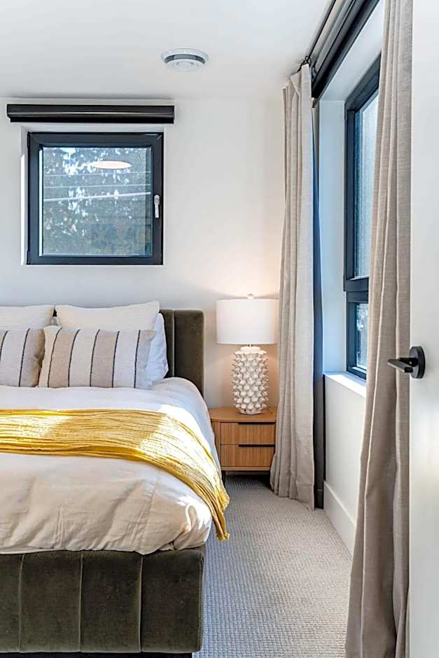 Snowed Inn - Stunning 3 Bedroom Condo