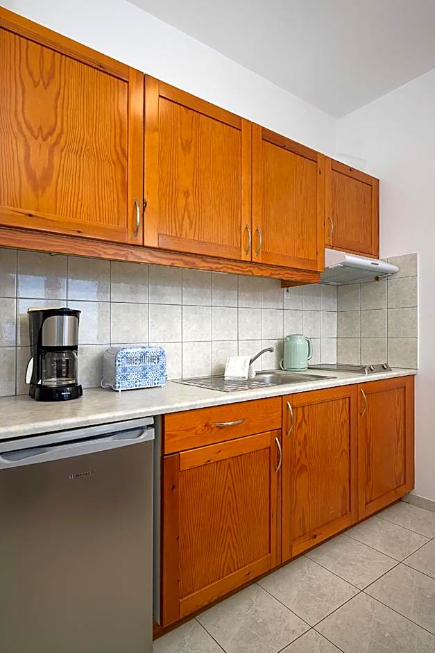 Finikas Studios & Apartments - Kalamaki Holidays