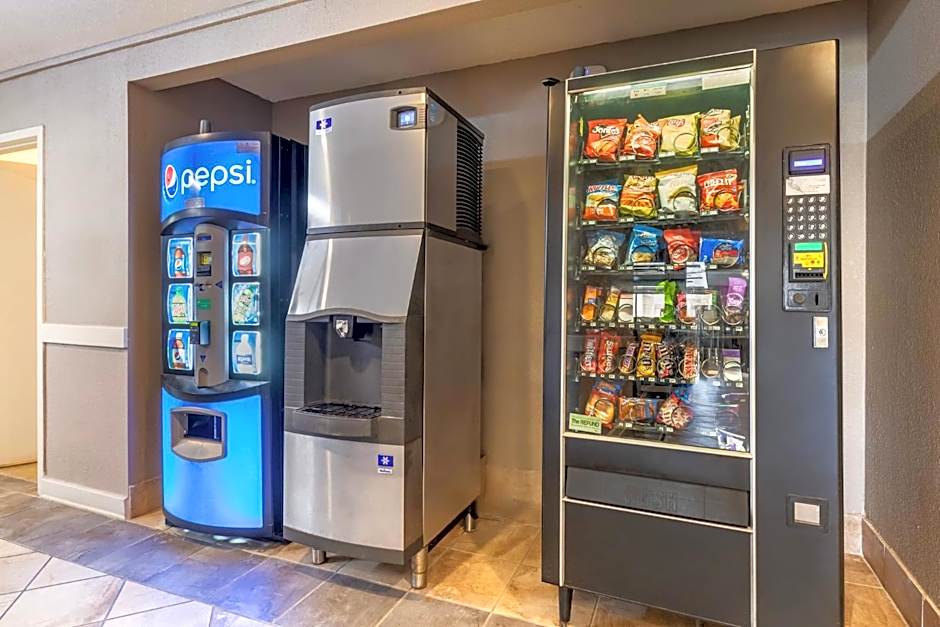 Red Roof Inn & Suites Newport News