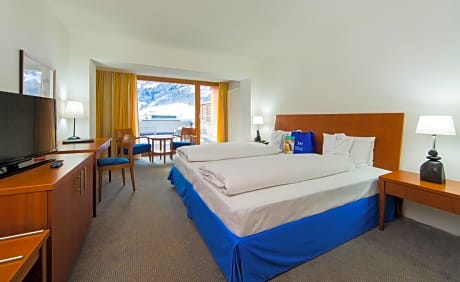 Superior Room with 2 Single Beds and Balcony