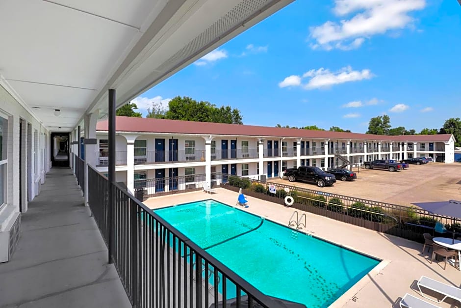 Motel 6-Bryan, TX - University Area