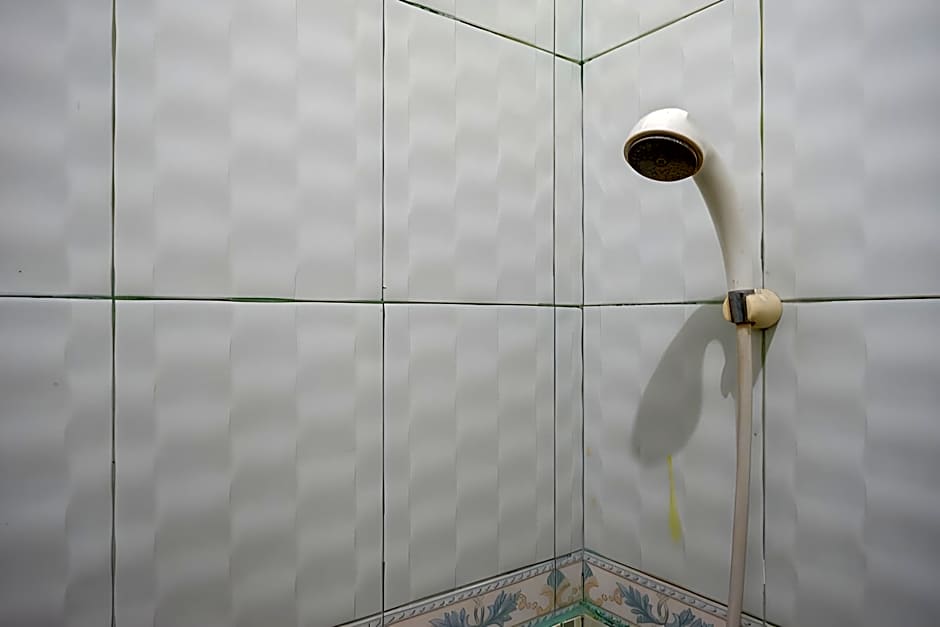 RedDoorz Plus Syariah @ Alam Raya Hotel