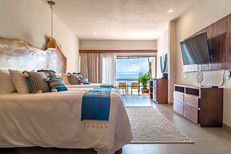 Deluxe Suite with Sea View