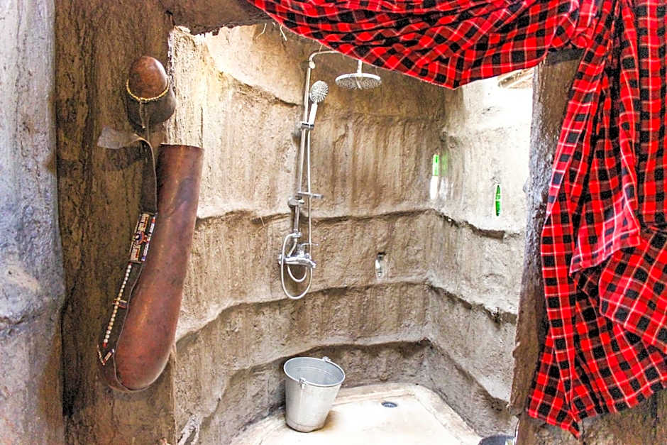 Original Maasai Lodge – Africa Amini Life