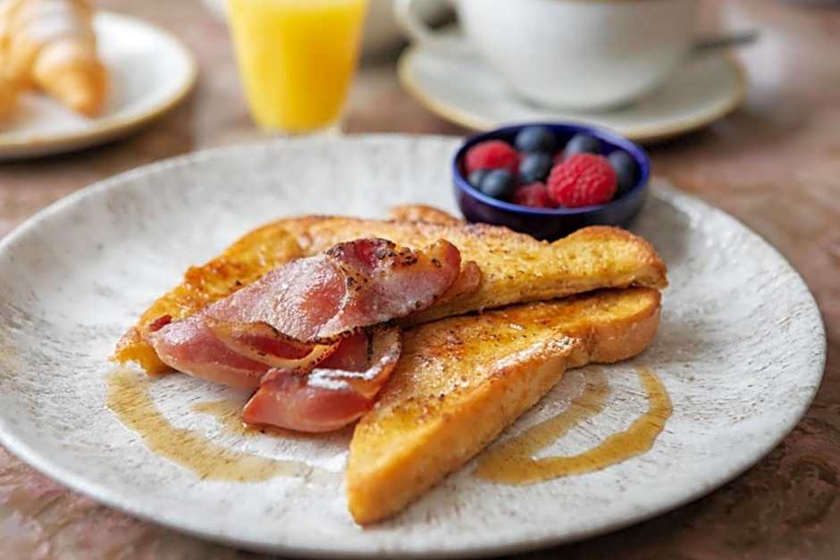 Burleigh Court Hotel