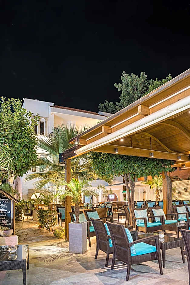 Paradise Hotel-Apartments