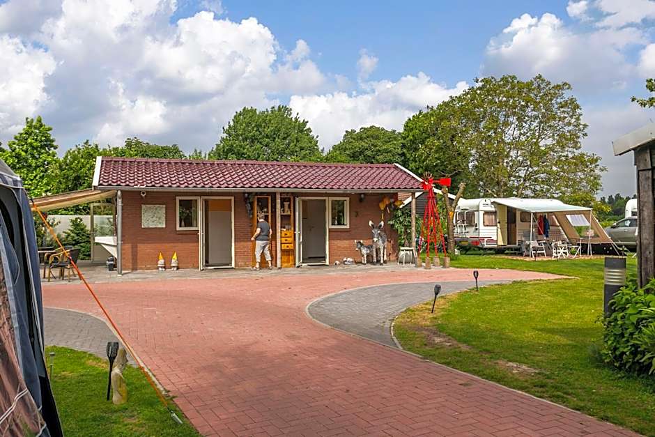 Ruime caravan op gezellige minicamping