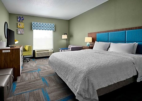 1 King Bed Study With Work Area Non-Smoking