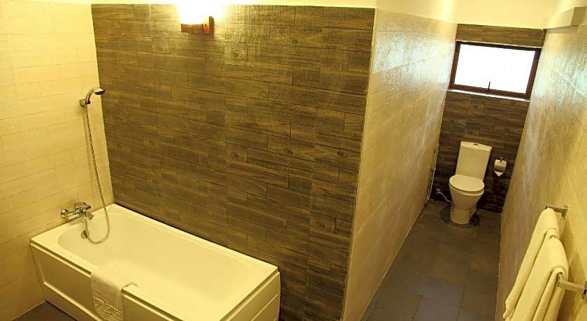 Oreeka Hotels (Katunayake Airport Hotel)