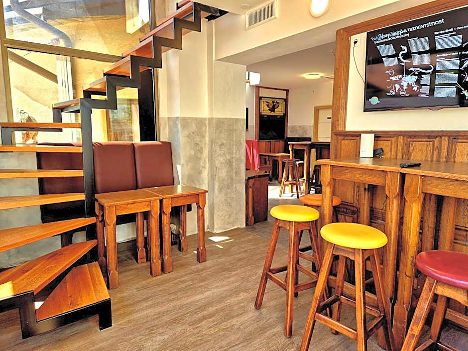 Bled Lesce station rooms and depo