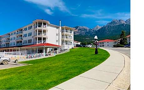 Mountain View Resort and Suites at Fairmont Hot Springs