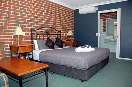 Standard King or Twin Room