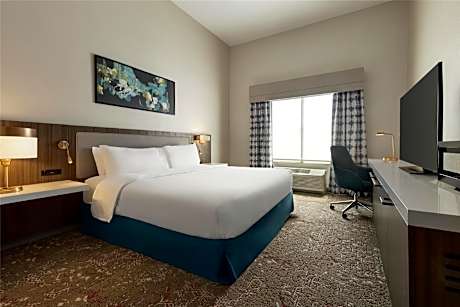 1 King Mobility Accessible w/ Bathtub