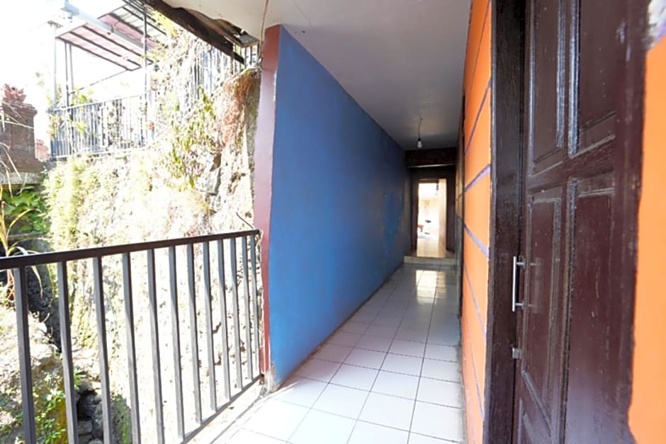 OYO 927 Carina Hotel