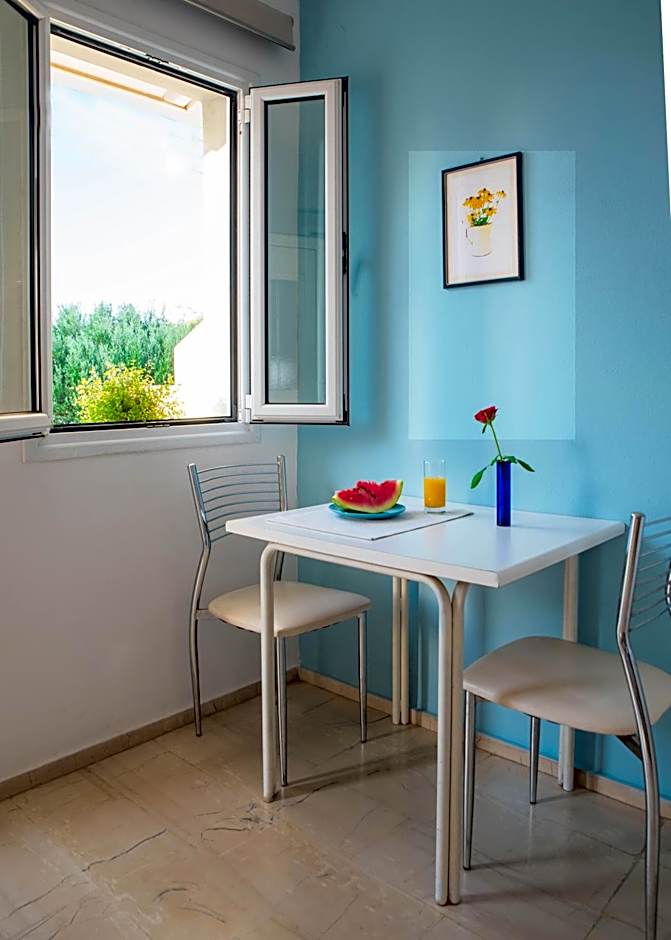 Melissa Apartments, Studios & Suites