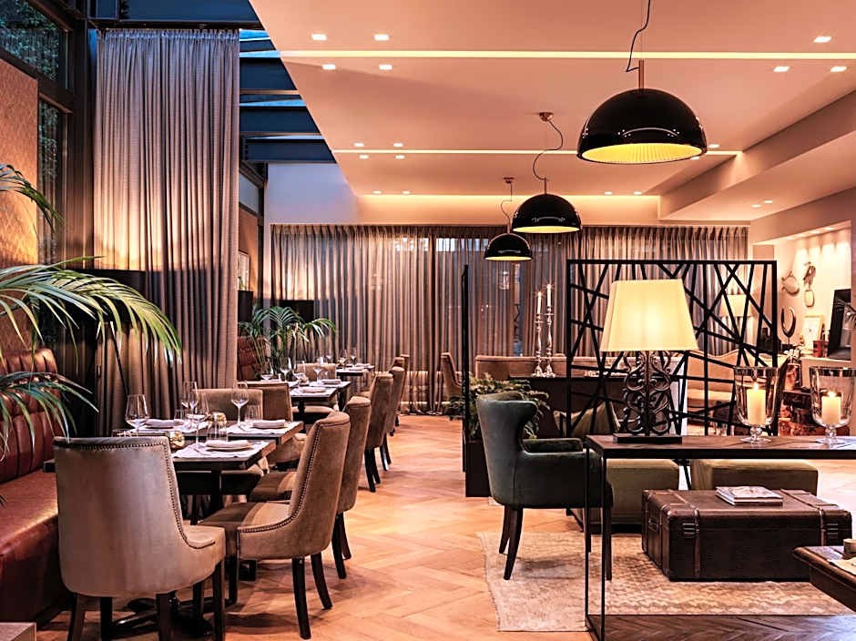 Sea View Cityscape Hotel