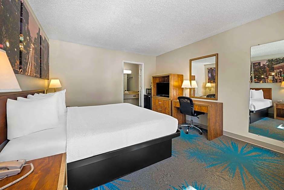 Days Inn by Wyndham Dubuque