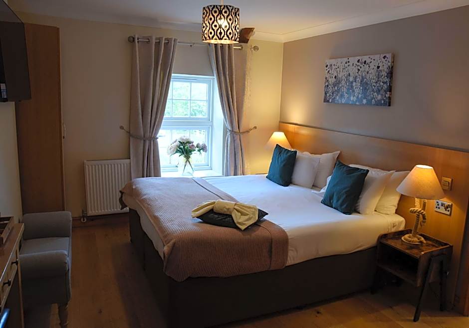 Photo 1 of 6 of family room-ensuite