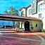 Red Roof Inn & Suites Houston - Hobby Airport