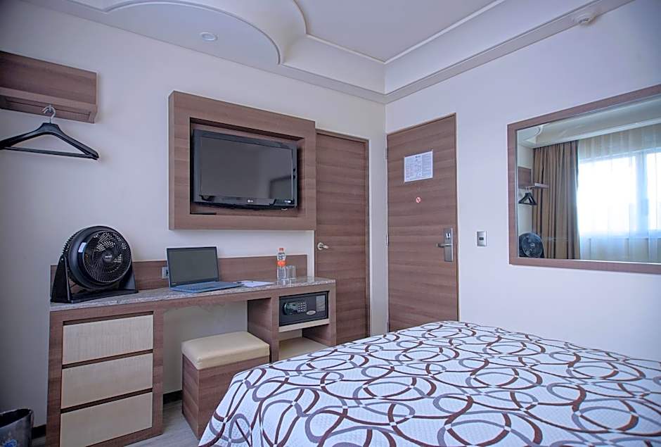 Econo Express Hotel