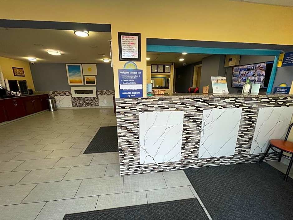 Days Inn by Wyndham Holladay