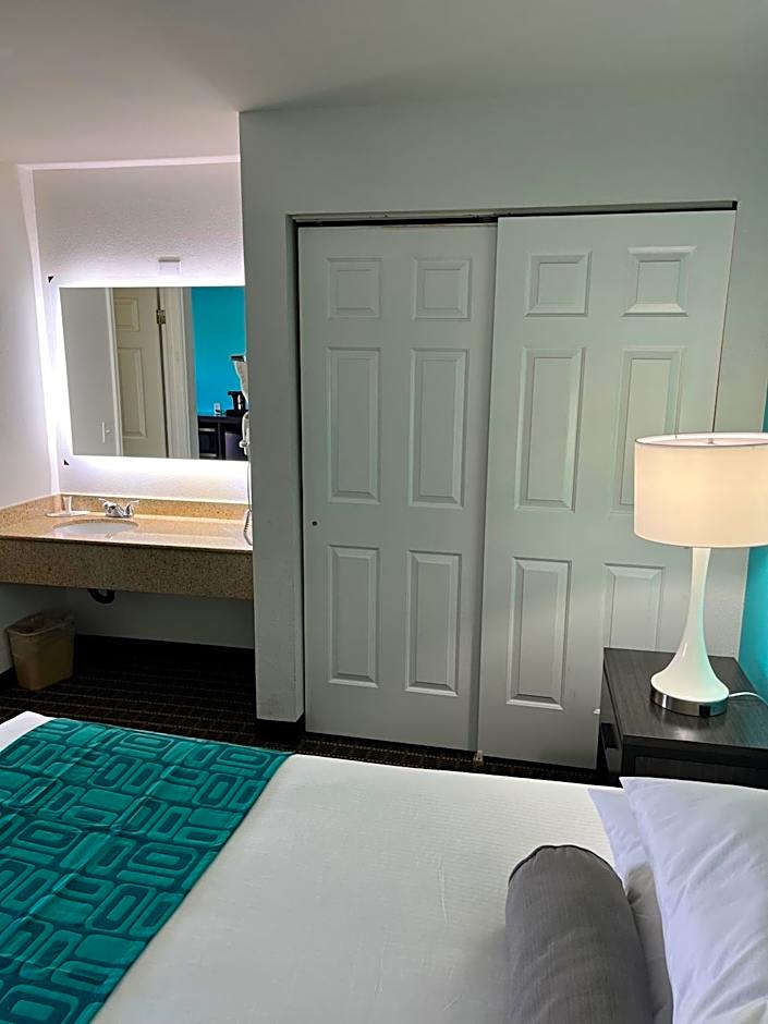 Howard Johnson Hotel & Suites by Wyndham St. George
