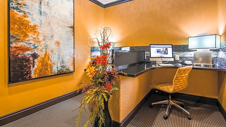 Best Western Plus Emerald Inn & Suites